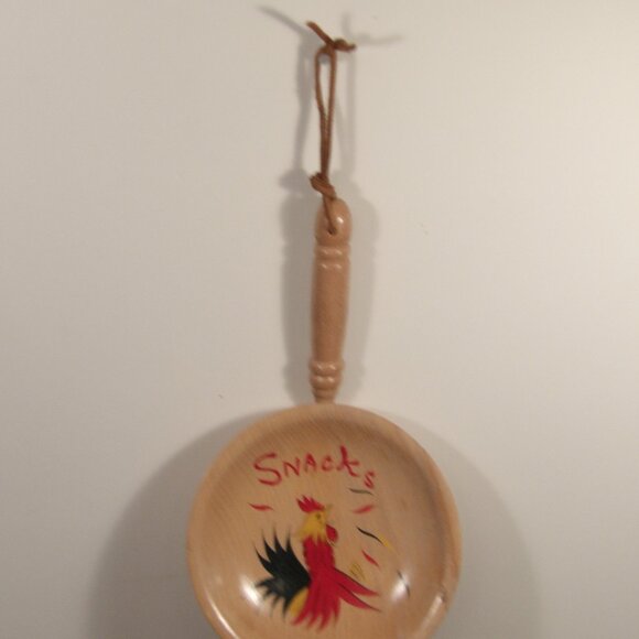 Vintage MCM Wooden Snack Bowl with Handle Handpainted Rooster Chicken Decor - Picture 4 of 5